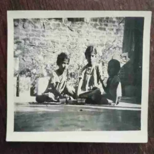 OLD PHOTOGRAPHS (NO.29)