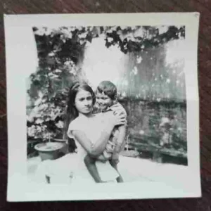 OLD PHOTOGRAPHS (NO.39)