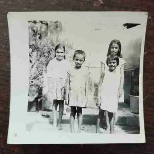 OLD PHOTOGRAPHS (NO.41)