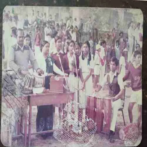 OLD PHOTOGRAPHS (NO.5)