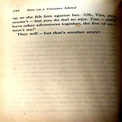 Five On A Treasure Island ( By The Famous Five Enid Blyton ) (pages 244)