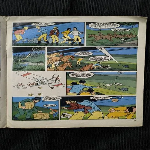 FIVE GO TO MYSTERY MOOR ( Front Cover And Page no-3to6 Upper Side Corner Cut And Story Impact )