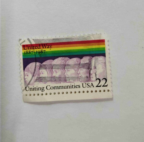 Document 6_39 U.S.A 22cent POSTAGE , UNITING COMMUNITING , UNITED WAY 1887 - 1987