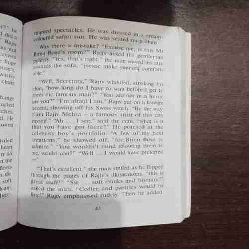 The Hilltop Ghost And Other Stories ( Debashish Majumdar )