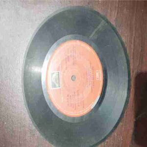 Document 6_1 VINYL RECORDS (small) Hindi film : Kaala Patthar song , 45 R.P.M