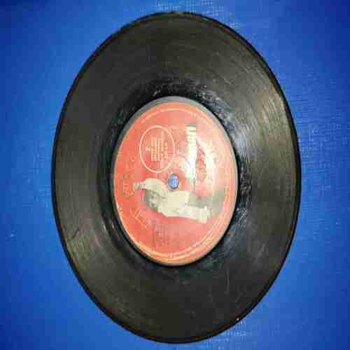 Document 6_18 VINYL RECORDS (small) Hindi film : MAHAAN 45 RPM , 1982
