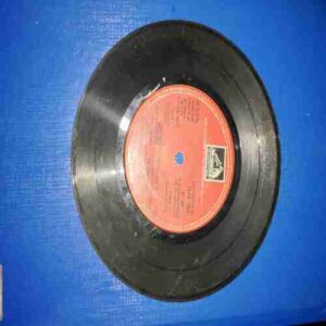 Document 6_19 VINYL RECORDS (small) Hindi film : EK DUUJE KE LIYE , 45 RPM , 1980