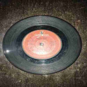 VINYL RECORDS (small) Hindi film :COOLIE , 45RPM , 1983