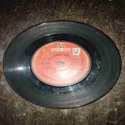 Document 6_24 VINYL RECORDS (small) Hindi film :COOLIE , 45RPM , 1983