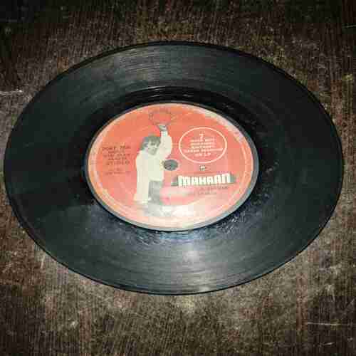 Document 6_25 VINYL RECORDS (small) Hindi film :MAHAAN 45 RPM , 1982