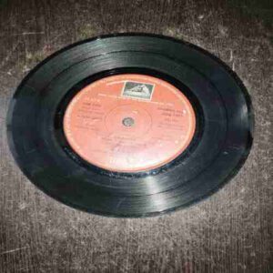 Document 6_77 VINYL RECORDS (small) Hindi film : ANJANE MEIN .1977, 45 RPM