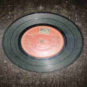 VINYL RECORDS (small) GUJARATI FILM : CHUNDADI NO RANG ,1976 , 45 RPM