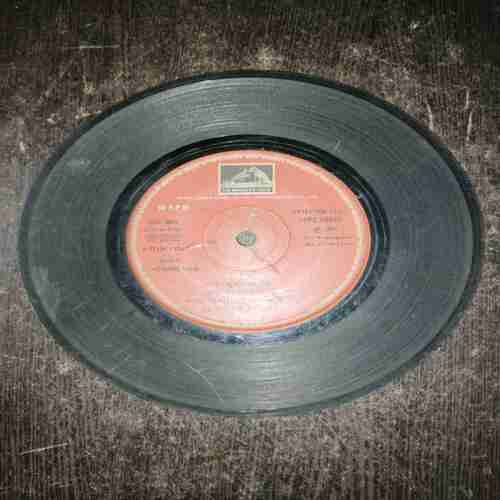 Document 6_82 VINYL RECORDS (small) GUJARATI FILM : CHUNDADI NO RANG ,1976 , 45 RPM