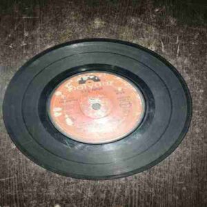 VINYL RECORDS (small) Hindi film :DO SHATRU ,33.5 RPM, 1975