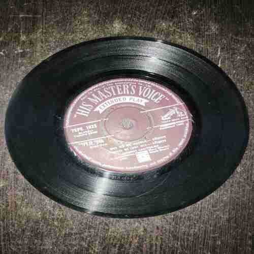 Document 6_94 VINYL RECORDS (small) Bengali Tagore song 1960
