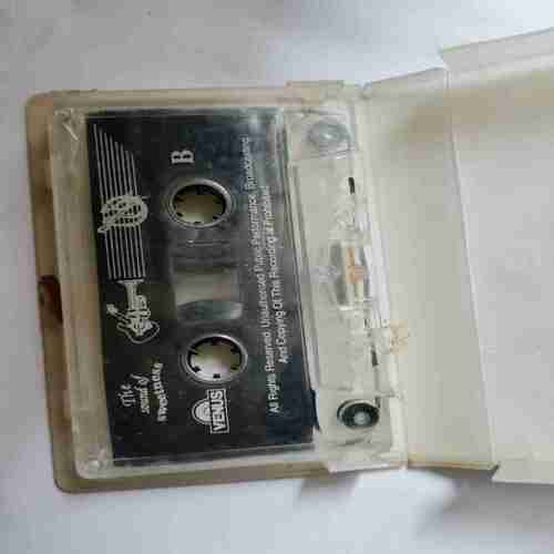 Document 3_180 AUDIO CASSETTES ; BORDER