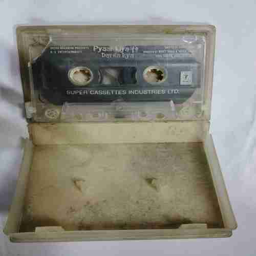 AUDIO CASSETTES ; PYAAR KIYA TO DARNA KYA