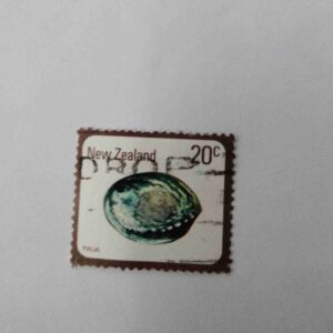 Document 6_39 NEW ZEALAND 20Cent POSTAGE , PAUA SEA SHELL 1978 STAMP