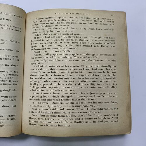 Harry Potter And The Deatbly Hallows ( J.K Rowling )