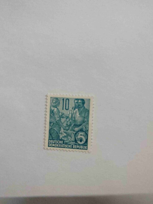 DEUTSCHE DEMOKATISCHE REPUBLIK 10 POSTAGE STAMP DEUTSCHE DEMOKATISCHE REPUBLIK 10 POSTAGE STAMP
