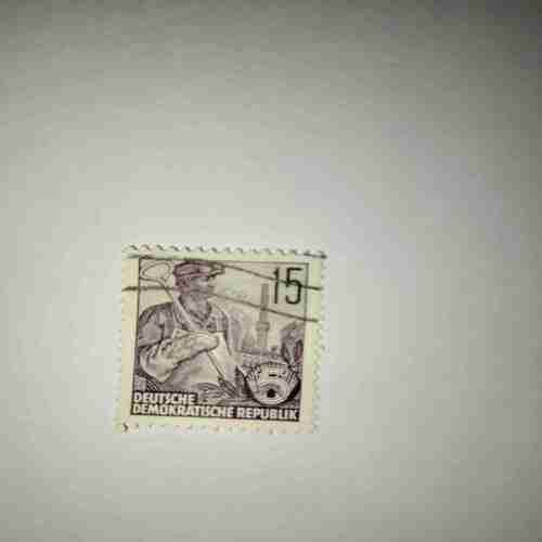 DEUTSCHE DEMOKATISCHE REPUBLIK 15 POSTAGE STAMP DEUTSCHE DEMOKATISCHE REPUBLIK 15 POSTAGE STAMP