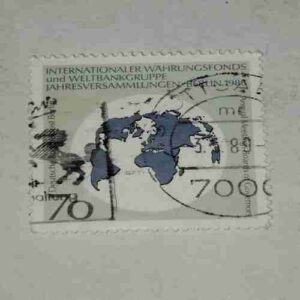 MAP OF THE WORLD (INTRNATIONAL , BERLIN 1988 ) MAP OF THE WORLD (INTRNATIONAL , BERLIN 1988 )