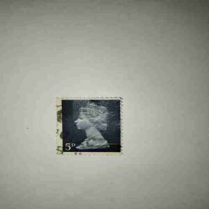 GREAT BRITAIN QUEEN ELIZABETH 5D POSTAGE STAMP GREAT BRITAIN QUEEN ELIZABETH 5D POSTAGE STAMP