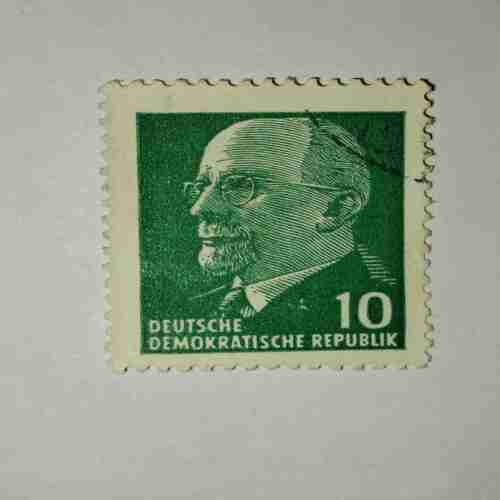 DEUTSCHE DEMOKATISCHE REPUBLIK 10 POSTAGE STAMP