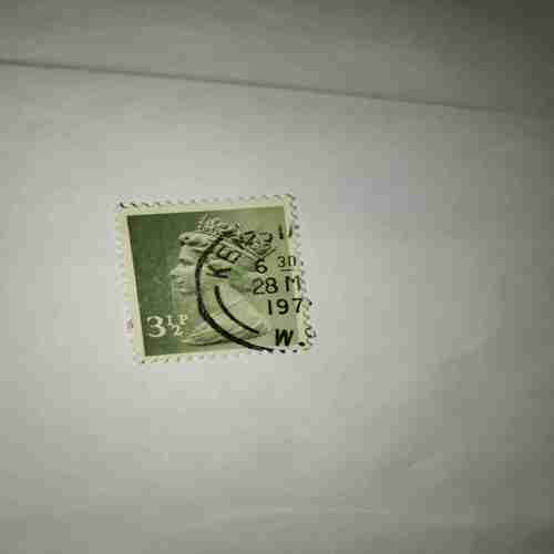 GREAT BRITAIN QUEEN ELIZABETH 3 1/2Pence POSTAGE STAMP GREAT BRITAIN QUEEN ELIZABETH 3 1/2Pence POSTAGE STAMP