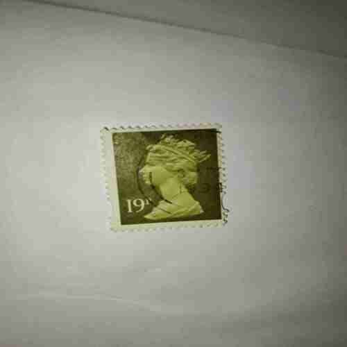 GREAT BRITAIN QUEEN ELIZABETH 19Pence POSTAGE STAMP GREAT BRITAIN QUEEN ELIZABETH 19Pence POSTAGE STAMP