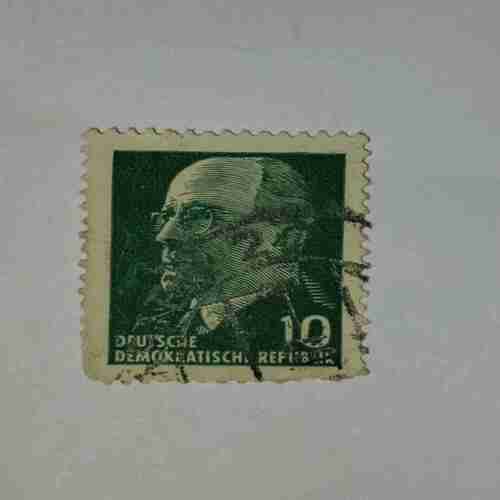DEUTSCHE DEMOKATISCHE REPUBLIK 10 POSTAGE STAMP DEUTSCHE DEMOKATISCHE REPUBLIK 10 POSTAGE STAMP