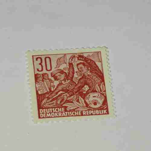 DEUTSCHE DEMOKATISCHE REPUBLIK 30 POSTAGE STAMP DEUTSCHE DEMOKATISCHE REPUBLIK 30 POSTAGE STAMP