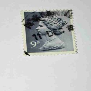 QUEEN ELIZABETH POSTAGE STAMP 9p QUEEN ELIZABETH POSTAGE STAMP 9p