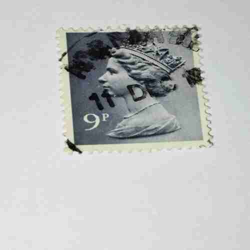 QUEEN ELIZABETH POSTAGE STAMP 9p