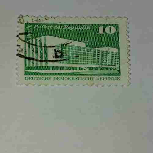 DEUTSCHE DEMOKATISCHE REPUBLIK 10 POSTAGE STAMP DEUTSCHE DEMOKATISCHE REPUBLIK 10 POSTAGE STAMP