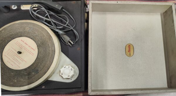 Vinyl Player .( Not check ) ._2 Vinyl Player .