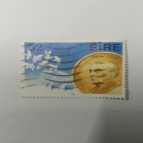 MNH - EIRE 32 POSTAGE STAMP MNH - EIRE 32 POSTAGE STAMP