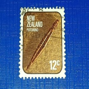 USED - NEWZEALAND 12C POSTAGE STAMP USED - NEWZEALAND 12C POSTAGE STAMP