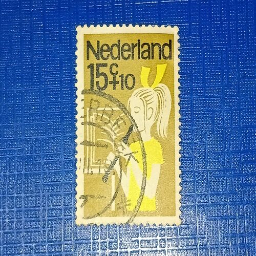 NEDERLAND 15+10C POSTAGE STAMP NEDERLAND 15+10C POSTAGE STAMP