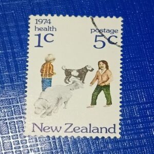 USED - NEW ZEALAND 5C POSTAGE STAMP USED - NEW ZEALAND 5C POSTAGE STAMP