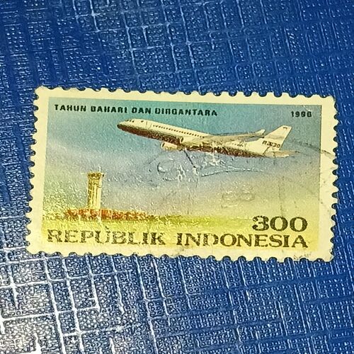 USED - REPUBLIK INDONESIA 300 POSTAGE STAMP USED - REPUBLIK INDONESIA 300 POSTAGE STAMP