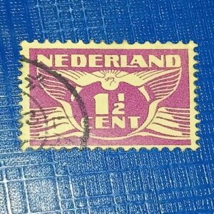 NEDERLAND 1.5C POSTAGE STAMP