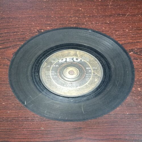 VINYL RECORDS (small) Hindi film : YADO KI BAARAAT, R.P.M , 45 VINYL RECORDS (small) Hindi film : YADO KI BAARAAT, R.P.M , 45