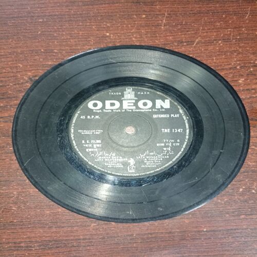 VINYL RECORDS (small) Hindi film : PYAR HUA IKARAR, R.P.M . 45