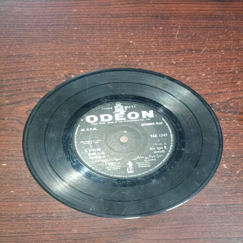 VINYL RECORDS (small) Hindi film : PYAR HUA IKARAR, R.P.M . 45
