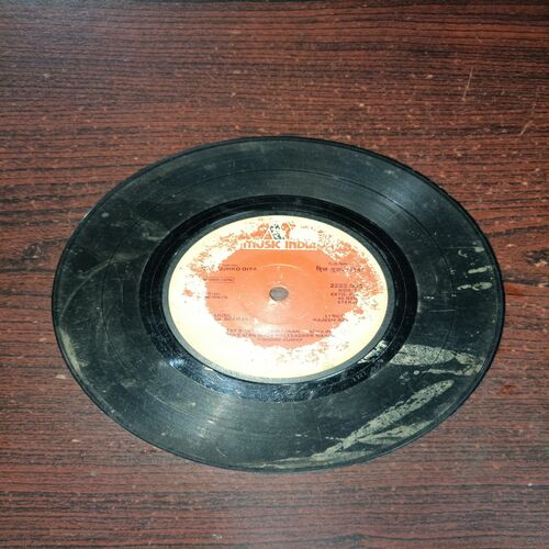VINYL RECORDS (small) Hindi film :DIL TUJHAKO DIYA, R.P.M .45 (1981) VINYL RECORDS (small) Hindi film :DIL TUJHAKO DIYA, R.P.M .45 (1981)