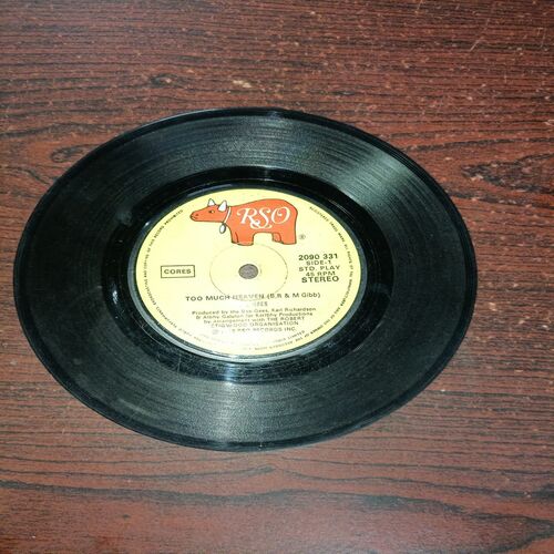 VINYL RECORDS (small) English film :BEE GEES ,TOO MUCH HEAVEN , R.P.M .45 VINYL RECORDS (small) English film :BEE GEES ,TOO MUCH HEAVEN , R.P.M .45