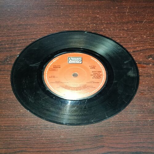 Document VINYL RECORDS (small) Hindi film :NASEEB, R.P.M .45 (1981)5_60 VINYL RECORDS (small) Hindi film :NASEEB, R.P.M .45 (1981)