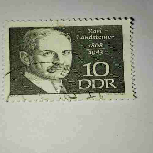 DDR 10 POSTAGE , KARL LANDSTEINER 1868-1943 STAMP DDR 10 POSTAGE , KARL LANDSTEINER 1868-1943 STAMP