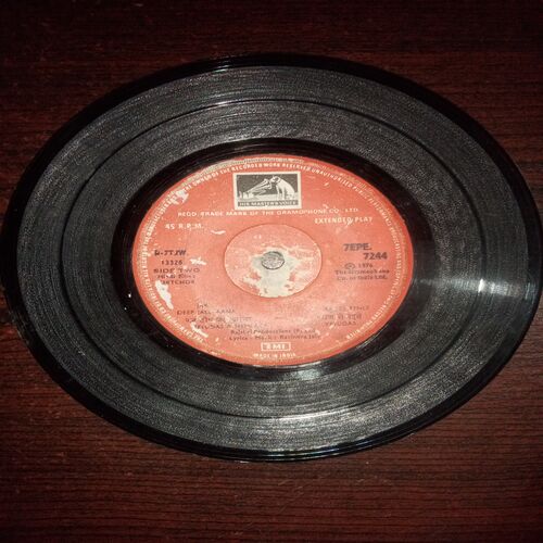 VINYL RECORDS (small) Hindi film : CHITCHOR , 45 R.P.M VINYL RECORDS (small) Hindi film : CHITCHOR , 45 R.P.M